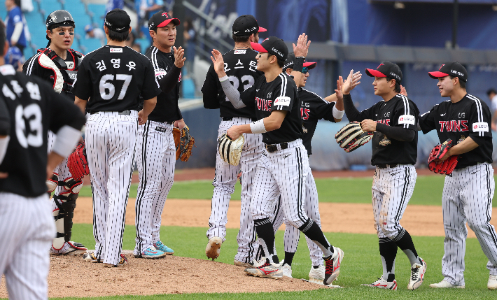 '오늘은 승리'. 연합뉴스