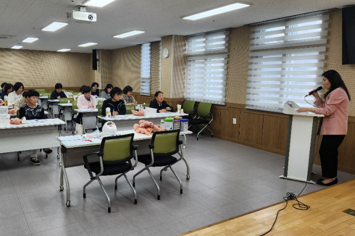 20일 무주군여성일자리지원센터가 산모·신생아 건강 관리사 양성 과정을 개강했다. 무주군 제공