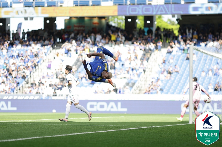 말컹의 공중제비. 한국프로축구연맹 제공