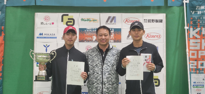 서울시청 송민호(왼쪽부터), 김태정 감독, 이범준. 서울시청 