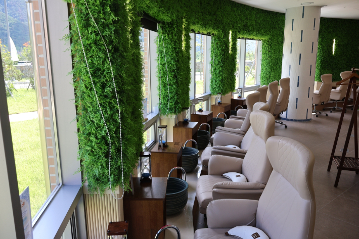 요가컬처타운 내 마련된 풋스파 체험 공간. 밀양시 제공 