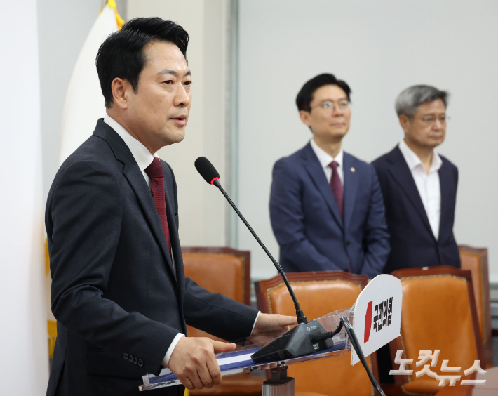 8박 10일간의 미국 방문을 마친 국민의힘 장동혁 대표가 20일 국회에서 기자회견을 갖고 있다. 황진환 기자