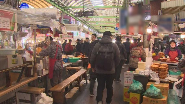 '바가지' 논란 광장시장 노점 골목. 연합뉴스