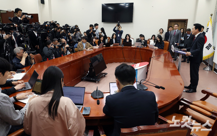 8박 10일간의 미국 방문을 마친 국민의힘 장동혁 대표가 20일 국회에서 기자회견을 갖고 있다. 황진환 기자