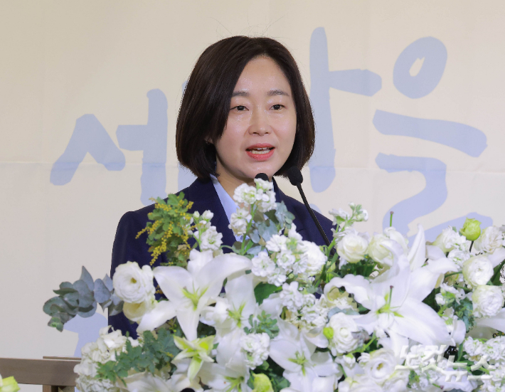 진보당 김재연 상임대표가 10일 오전 서울 여의도 한국노총 5층 웨딩여율리에서 열린 '한국노총 창립 제80주년 기념식'에서 축사를 하고 있다. 황진환 기자