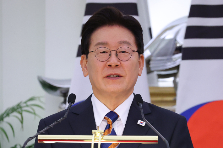  이재명 대통령이 20일(현지시간) 인도 뉴델리 영빈관에서 나렌드라 모디 인도 총리와 공동언론발표를 하고 있다. 연합뉴스