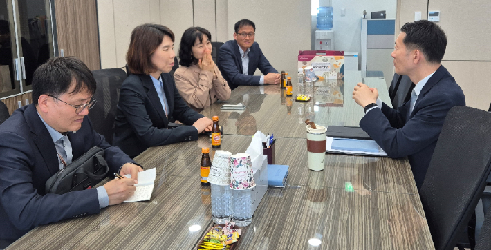 경남도 이미화 산업국장 우주항공청 찾아 현안 논의. 경남도청 제공