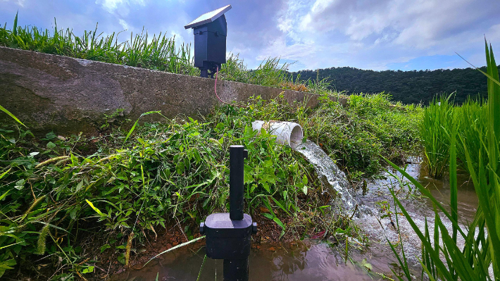 '자동 물꼬' 현장 실증. 경남도청 제공 