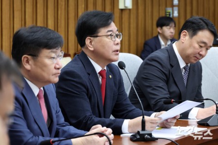 발언하는 송언석 원내대표