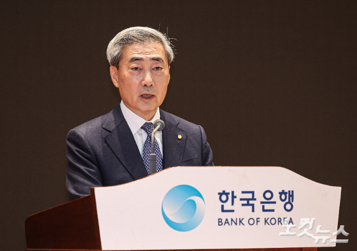 신현송 신임 한국은행 총재가 21일 오전 서울 중구 한국은행에서 열린 취임식에서 취임사를 하고 있다. 류영주 기자