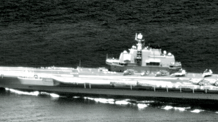 대만해협을 통과하는 중국 항공모함. 대만 국방부 제공