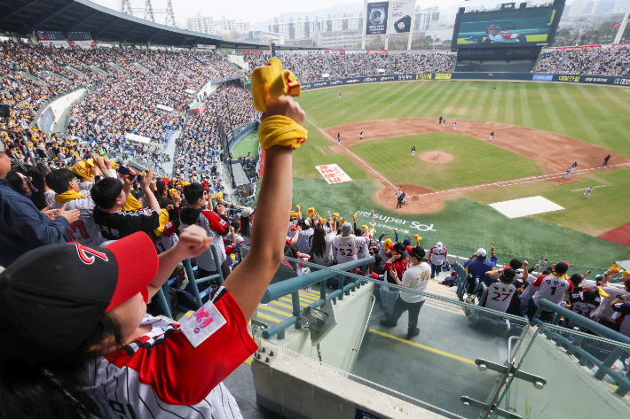 서울 송파구 잠실야구장에서 열리고 있는 프로야구. 연합뉴스