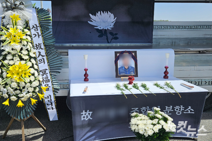 21일 경남 진주 CU BGF로지스 물류센터 앞 50대 A씨 분향소. 이형탁 기자