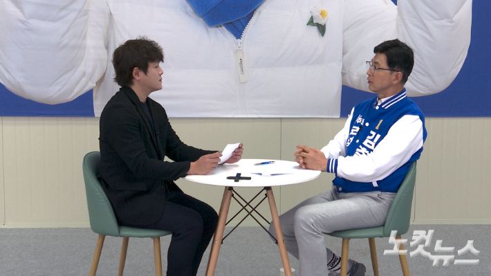 더불어민주당 김철우 보성군수 예비후보가 인터뷰를 하고 있다. 전남CBS