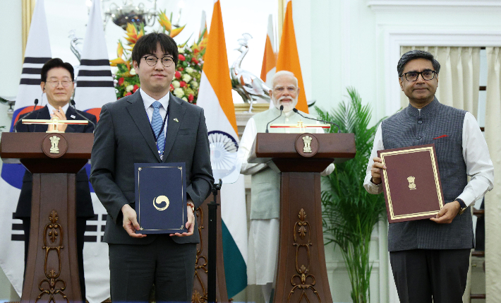 해외 순방 중인 하정우 대통령실 AI미래기획수석이 21일 CBS와의 연락에서 북구갑 보궐선거 관련 입장을 밝혔다. 연합뉴스