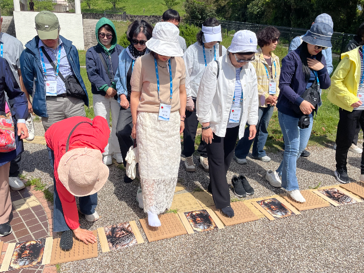 후미에 체험.  경남CBS 일본순교지순례단 제공