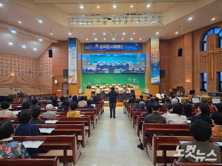 기독교대한감리회 주문진교회(이삼우 담임목사)가 지난 19일 오후 2시, 본당 대예배실에서 '장로취임 및 권사·집사 임직 감사예배'를 드리고 지역사회를 향한 새로운 헌신을 다짐했다. 최진성 아나운서