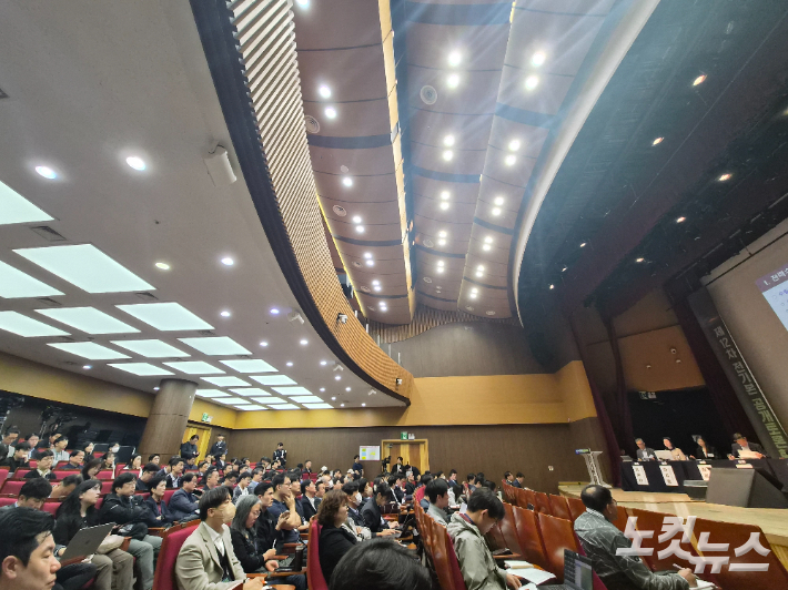 서울 양천구 한국방송회관 코바코홀 2층에서 22일 오전 10시부터 제12차 전기본 수립 전 대국민 공개토론회가 열렸다. 최서윤 기자  