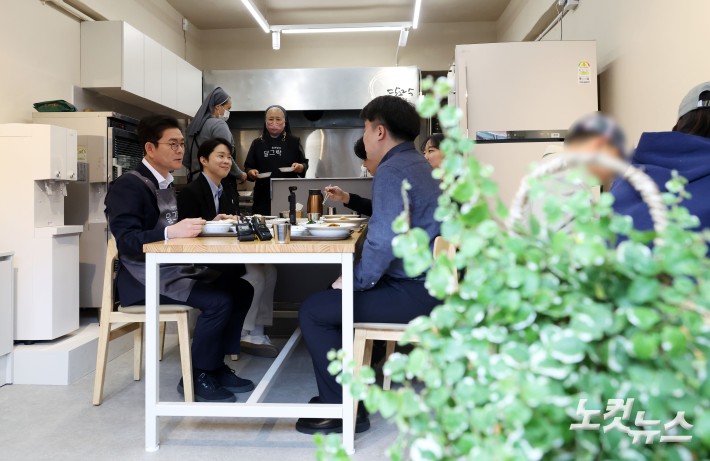 점심시간에 직장인 만난 정원오 후보