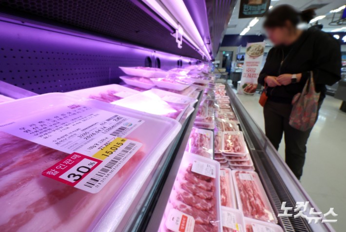 다음달까지 삼겹살·목살 최대 50% 할인…이마트 23일부터 