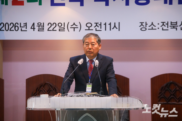 대표회장으로 연임된 안창현 목사가 인사말을 전하고 있다. 최화랑 기자