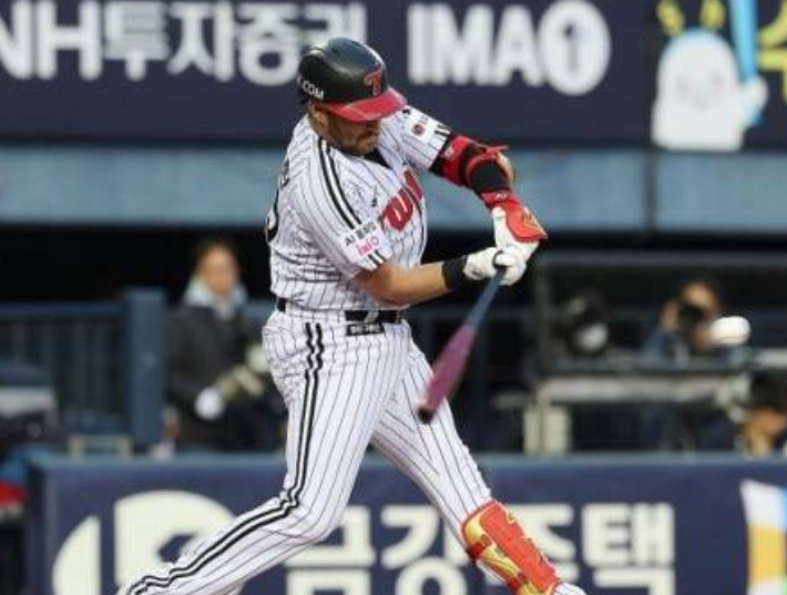 21일 한화와 홈 경기에서 7회말 결승타를 때려낸 LG 오스틴. 연합뉴스 