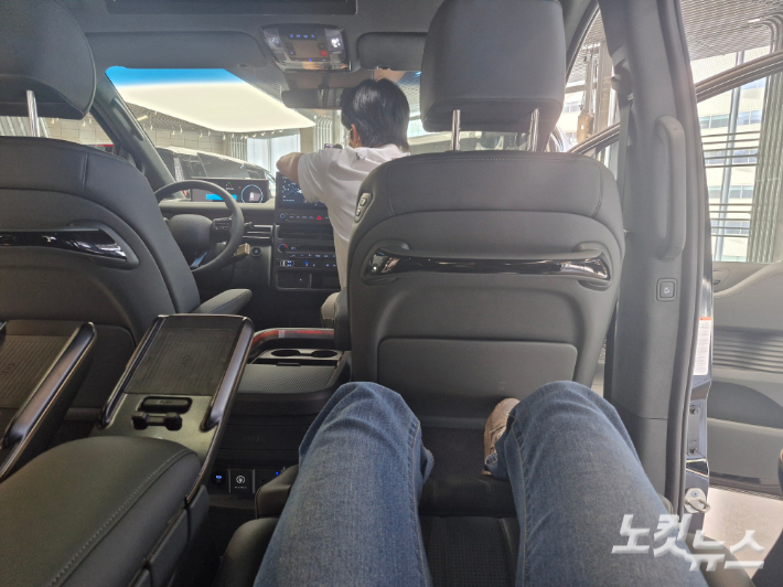 동급 최대 수준의 2, 3열 헤드룸과 레그룸을 확보했다. 박희원 기자