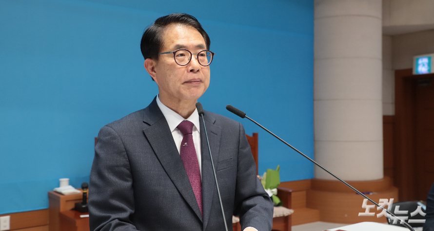 남광주노회 신임 노회장 김영춘 목사(맑은샘교회)가 회무를 진행하고 있다. 한세민 기자