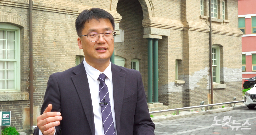 김대욱 대표(넥스트교회교육원) 컨퍼런스 취지와 넥스트 교회 교육에 대해 인터뷰 하고 있다. 한세민 기자