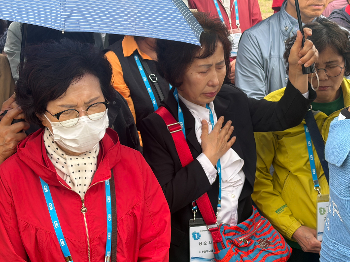 경남CBS 일본순교지순례단이 호코바루 처형장에서 기도를 하고 있다.  경남CBS 일본순교지순례단 제공