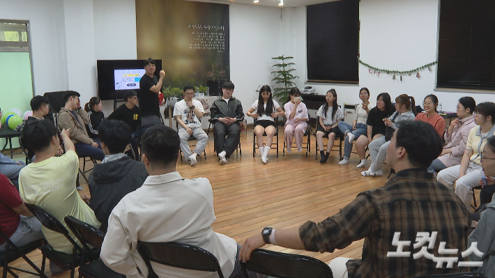 이번 해피콘서트엔 바베큐파티와 음악회 외에도 숲속 산책 시간, 레크레이션 시간 등 장애인과 비장애인이 서로를 이해하며 하나될 수 있는 활동들이 함께 진행됐다. 오요셉 기자