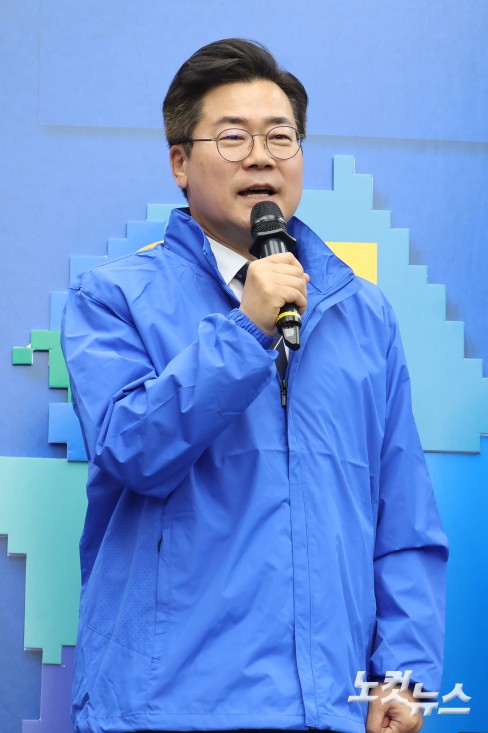 23일 서울 여의도 국회에서 열린 더불어민주당 16개 광역단체장 후보 연석회의에서 박찬대 인천시장 후보가 발언을 하고 있다.