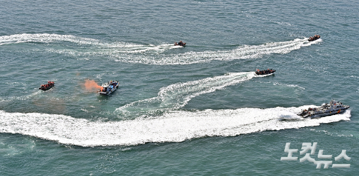 불법조업 외국어선 단속 훈련. 공동취재단