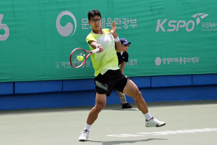 23일 '2026 ATP 광주 오픈 챌린저' 단식 16강전에서 정현이 강력한 스트로크를 날리고 있다. 대회 조직위원회 