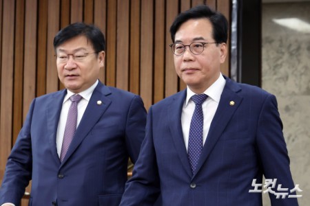 원내대책회의 참석하는 송언석