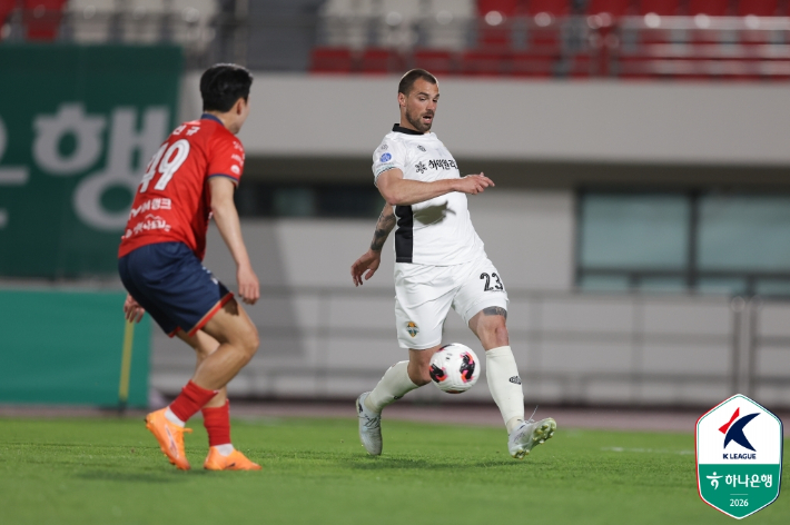 강투지(오른쪽). 한국프로축구연맹 제공