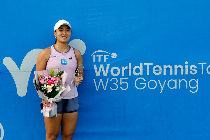 지난해 NH농협은행 국제 대회 2차 투어 단식 정상에 오른 재니스 첸. NH농협은행 