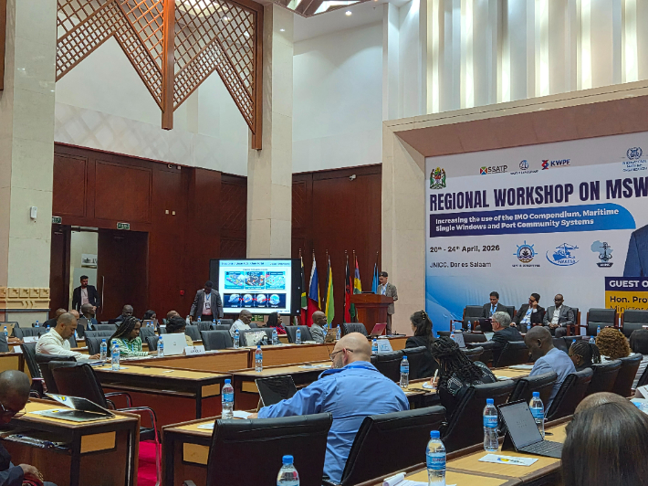 부산항의 체인포털 운영사례를 발표. 부산항만공사 제공