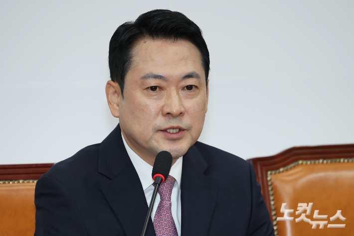 국민의힘 장동혁 대표가 24일 서울 여의도 국회에서 현안 관련 브리핑를 갖고 있다. 윤창원 기자