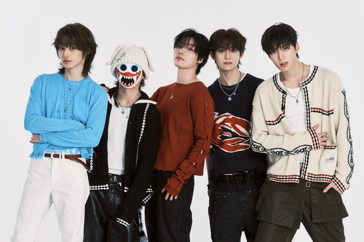 지난 4월 8일 데뷔한 신인 밴드 하츠웨이브. 카카오엔터테인먼트 제공