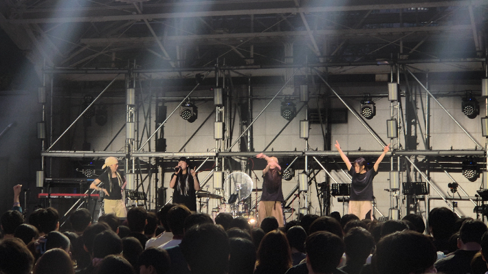 MZ크리스천들의 하나 된 찬양…한밤의 프레이즈 2026