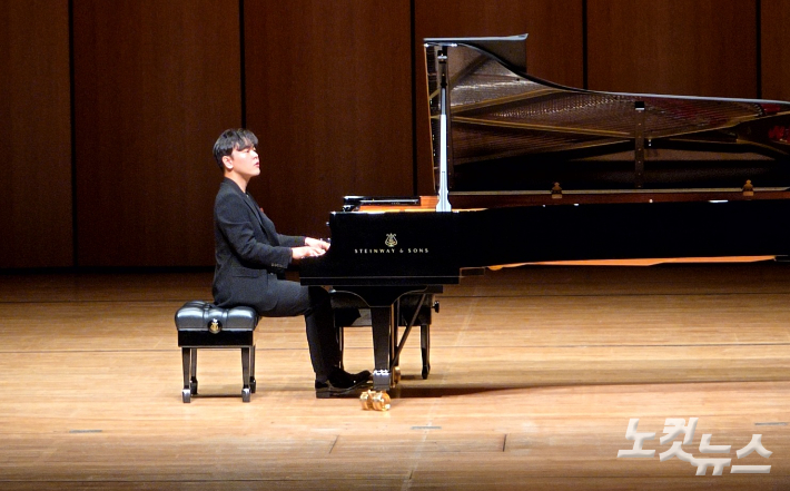 강원CBS가 개국 31주년과 봄을 맞아 개최한 세계적인 피아니스트 김태형 리사이틀이 25일 춘천문화예술회관에서 성황리에 열렸다. 최재훈 기자