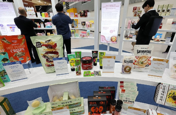 지난 15일 서울 서초구 aT센터에서 열린 2026 상반기 K-푸드+ 바이어 초청 수출상담회(BKF+). 연합뉴스