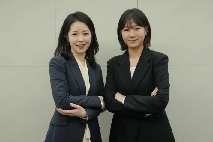 두 사람은 게임의 흐름을 바꾸는 '페이커' 정체에 대해서도 귀띔했다. 박성민 전 최고위원은 "언제 누가 말을 아끼는지, 누가 적극적으로 나서는지를 보면 힌트가 있다"고 말했고, 강전애 변호사도 "사람들의 표정을 잘 잡아주셨는데 왜 저런 표정을 지었는지 보이게 되더라"고 전했다. 웨이브 제공