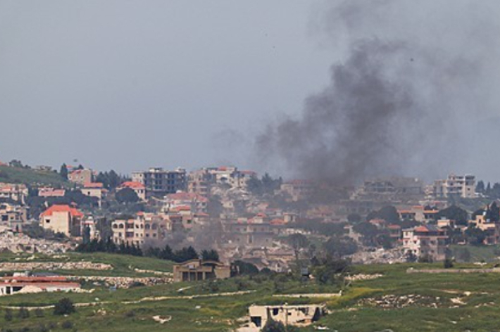 이스라엘군과 헤즈볼라 간 무력 공방 와중에 연기가 치솟는 레바논 남부 마을. 연합뉴스