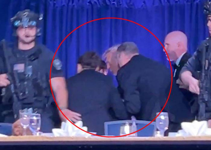 피신하는 트럼프 대통령. 연합뉴스