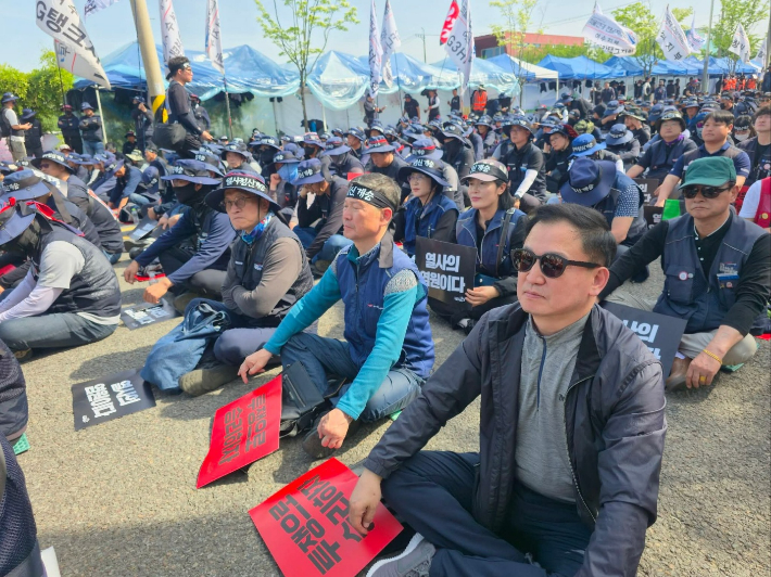 공무원노조 순천시지부 등이 정신계승 총력투쟁 결의대회에 동참했다. 독자 제공