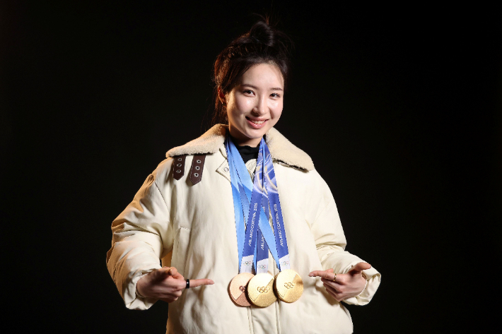 메달을 목에 건 김길리. 삼성전자 제공