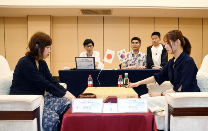 지난 2019년 열리 '천태산배'에서 오유진 당시 6단(사진 오른쪽)과 셰이민 6단의 대국. 한국기원 제공
