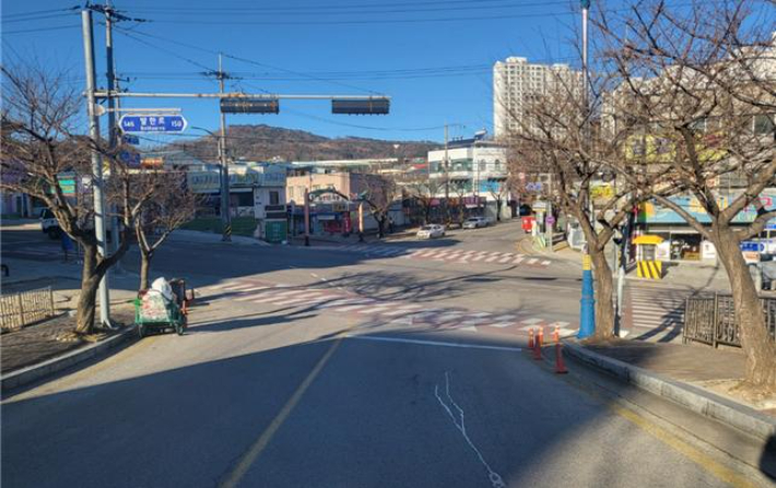 동해시가 안전한 도로환경을 조성하기 위해  도로기반시설 확충 및 정비사업을 본격 추진한다고 27일 밝혔다. 동해시 제공